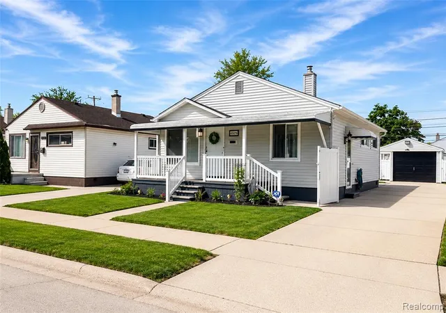 Homes for sale in Lincoln Park, MI | 1571 University Ave, Lincoln Park, MI 48146 | MLS# 60999917