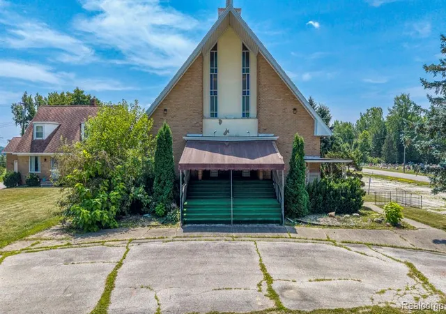 Photo 3 of Single family home for sale at 9735 Dolan Rd, Columbus, MI 48063 1105 | MLS# 61011910 | Listing updated on 2026-08-28