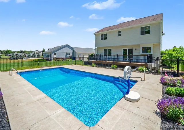 2nd image of 3455 N Quarry Creek Dr, White Lake, MI 48383 1875 | MLS# 61003463