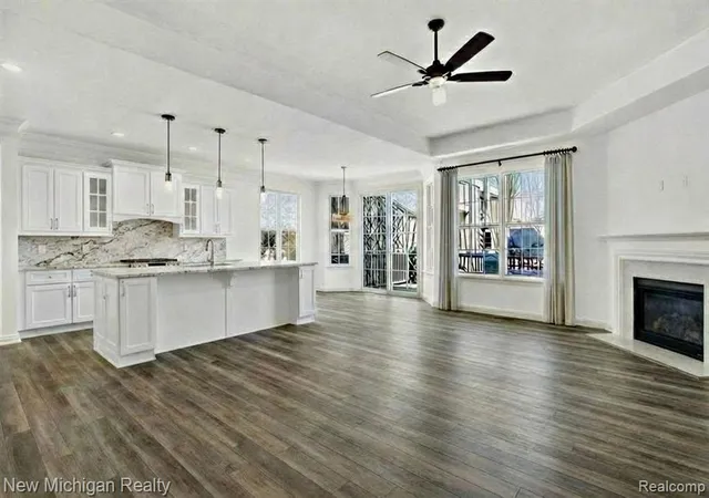 5th image of 13183 Harbor Landings Dr, Fenton, MI 48430