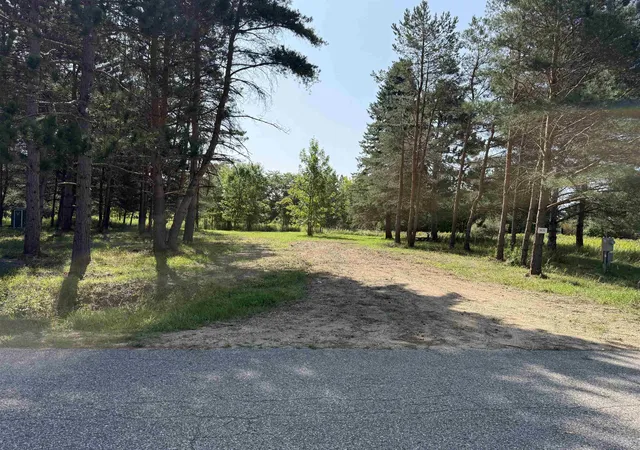 1st image of 1635 Cumberland Cir, Gladwin, MI 48624 | MLS# 50219664