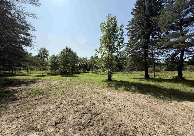 2nd image of 1635 Cumberland Cir, Gladwin, MI 48624 | MLS# 50219664