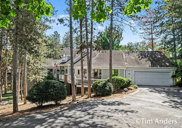 Photo 3 of Single family home for sale at 3433 Meadowood Trl Dr, Grand Rapids, MI 49546 | MLS# 70543999 | Listing updated on 2026-09-15