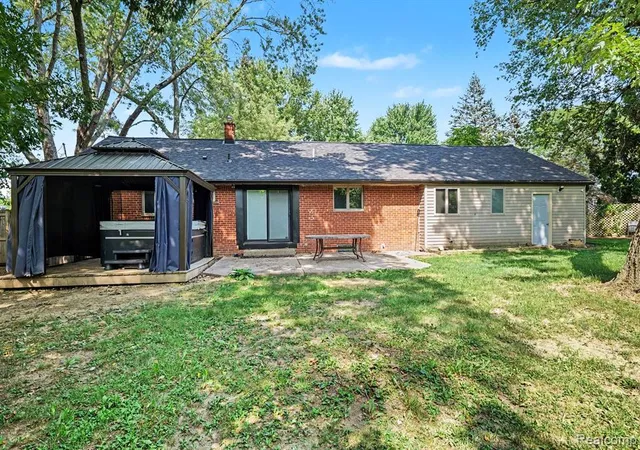 Photo 3 of Sale Pending at 21056 Balfour St, Clinton Township, MI 48036 1505 | MLS# 61023777 | Listing updated on 2026-09-11