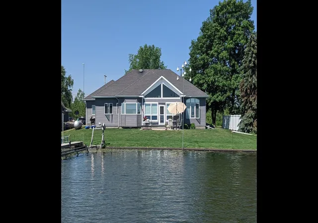 Homes for sale in Pinconning, MI | 5871 Sandy Dr, Pinconning, MI 48650 | MLS# 80069022