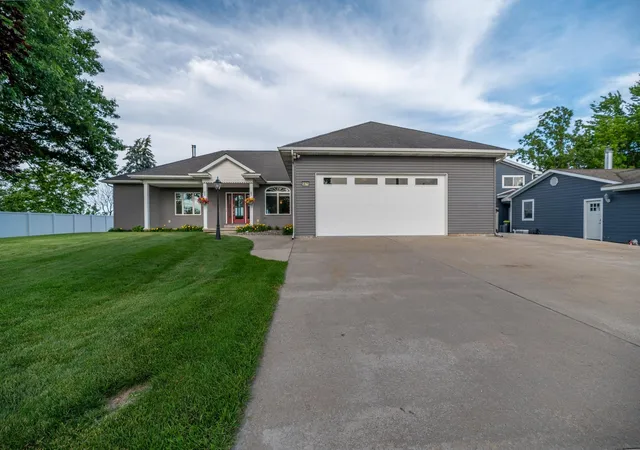 Homes for sale in Pinconning, MI | 5871 Sandy Dr, Pinconning, MI 48650 | MLS# 80069022