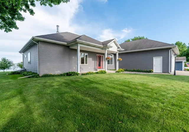 Homes for sale in Pinconning, MI | 5871 Sandy Dr, Pinconning, MI 48650 | MLS# 80069022