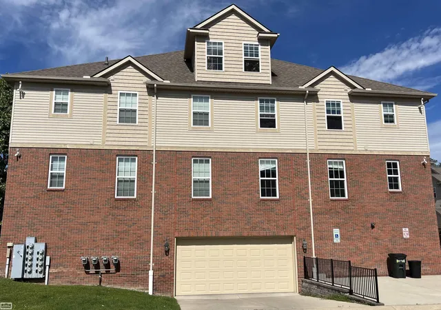Homes for sale in Shelby Twp, MI | 5656 Flagstaff Pines Dr #402, Shelby Twp, MI 48317 | MLS# 50212515