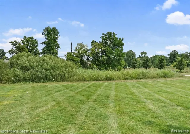 Photo 37 of Single family home for sale at 915 Appleton Ct, Oakland, MI 48363 | MLS# 61019672 | Listing updated on 2026-08-30