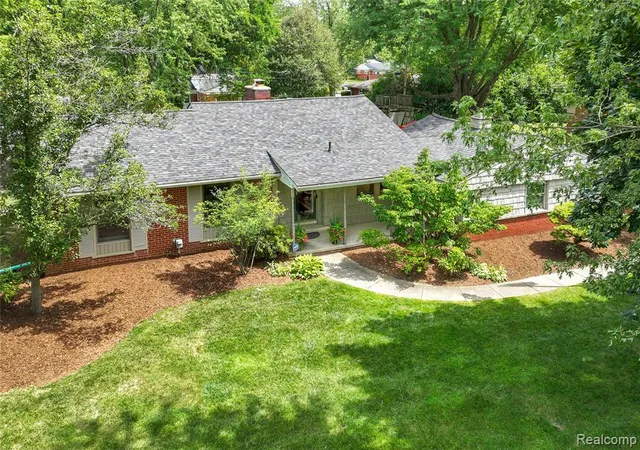 Photo 1 of Sale Pending at 28432 Westerleigh Rd, Farmington Hills, MI 48334 | MLS# 61022869 | Listing updated on 2026-09-05