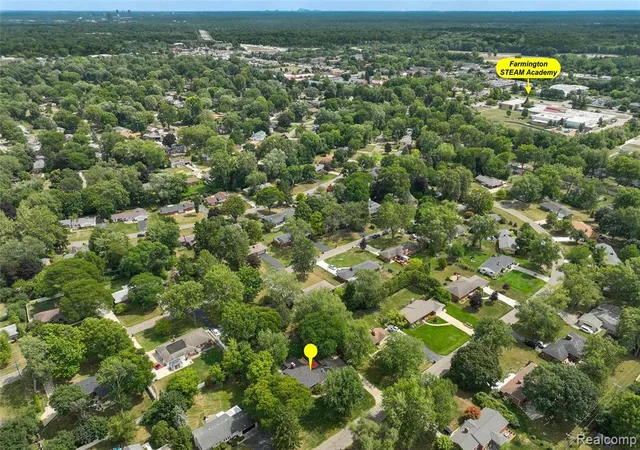 Photo 49 of Sale Pending at 28432 Westerleigh Rd, Farmington Hills, MI 48334 | MLS# 61022869 | Listing updated on 2026-09-05