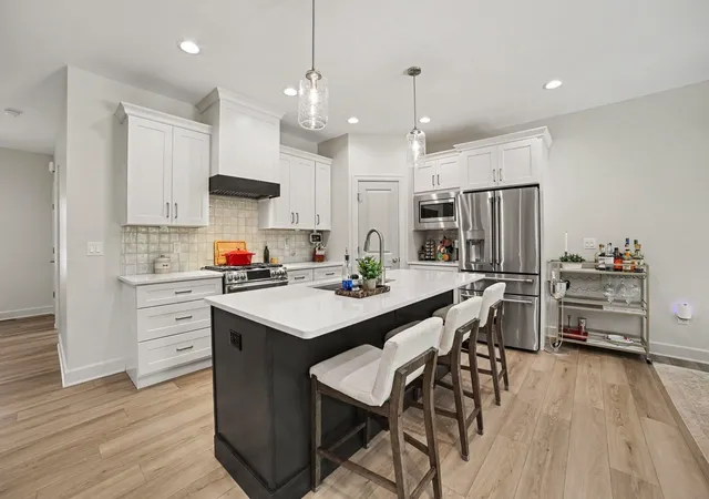 Listing Photo 5 - Condo for sale in building located at 112 Brass Leaf Ct, Midland, MI 48642