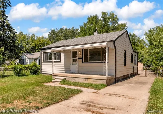 Photo 2 of Sale Pending at 13045 Sidonie Ave, Warren, MI 48089 | MLS# 61019409 | Listing updated on 2026-09-04