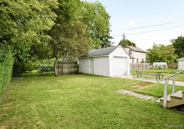 Photo 3 of Sale Pending at 1218 12Th St, Port Huron, MI 48060 5238 | MLS# 61024104 | Listing updated on 2026-08-28