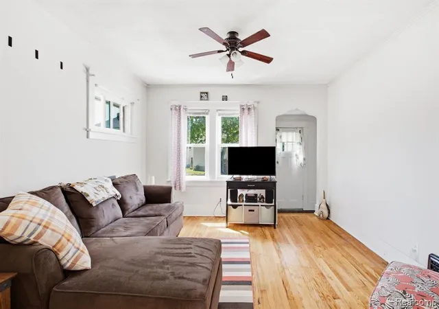 Photo 4 of Sale Pending at 1218 12Th St, Port Huron, MI 48060 5238 | MLS# 61024104 | Listing updated on 2026-08-28