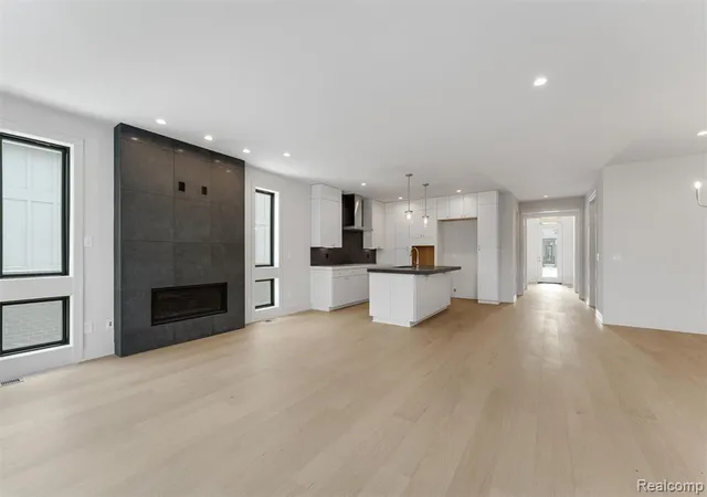Photo 3 of Condo for sale at 39 South Trl Ct, Troy, MI 48083 | MLS# 60935055 | Listing updated on 2026-08-16
