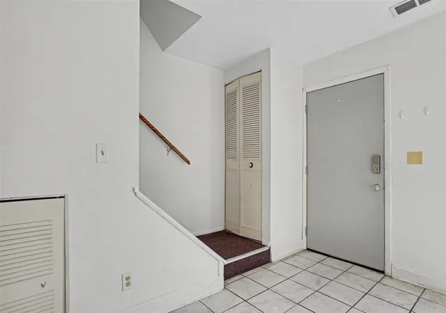 3rd image of 3433 Kenbrooke Ct, Kalamazoo, MI 49006 | MLS# 70548735