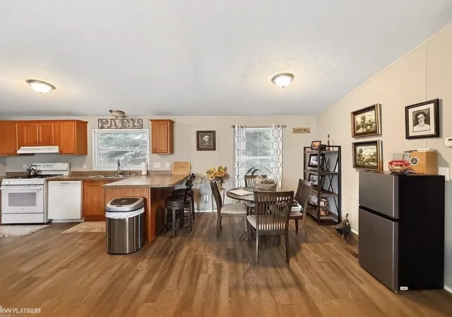 Photo 3 of Manufactured home for sale at 6039 Bentwood Cir, White Lake, MI 48383 | MLS# 50219375 | Listing updated on 2026-08-28