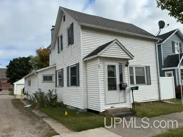 Photo 1 of Single family home for sale at 211 S 9th Street, Gladstone, MI 49837 | MLS# 50224894 | Listing updated on 2026-10-14