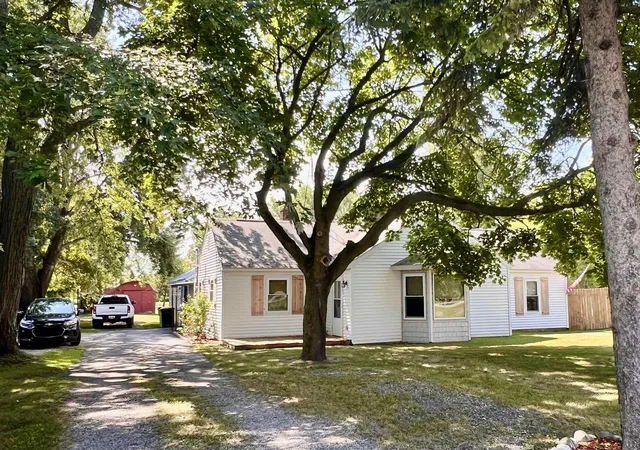 Photo 1 of Single family home for sale at 1946 E Parish Rd, Kawkawlin, MI 48631 | MLS# 50220179 | Listing updated on 2026-10-04