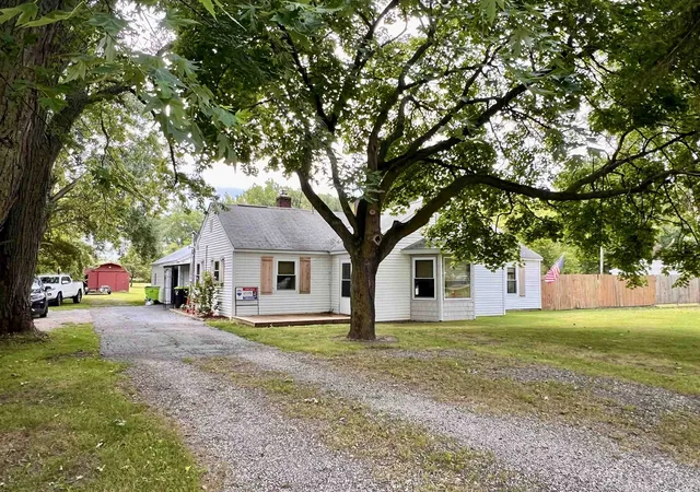 Photo 2 of Single family home for sale at 1946 E Parish Rd, Kawkawlin, MI 48631 | MLS# 50220179 | Listing updated on 2026-10-04