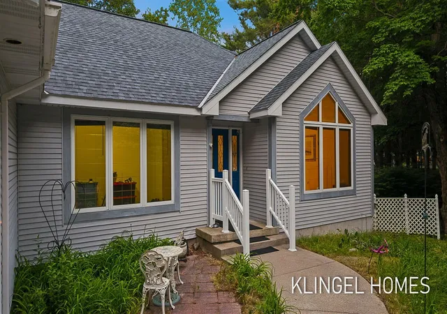 Photo 2 of Sale Pending at 9292 Lakeshore Ave, West Olive, MI 49460 | MLS# 70540439 | Listing updated on 2026-08-12