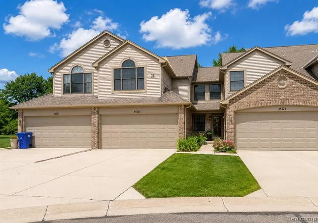 Photo 3 of Condo for sale at 45125 Horseshoe Cir, Canton, MI 48187 5040 | MLS# 61008167 | Listing updated on 2026-09-19