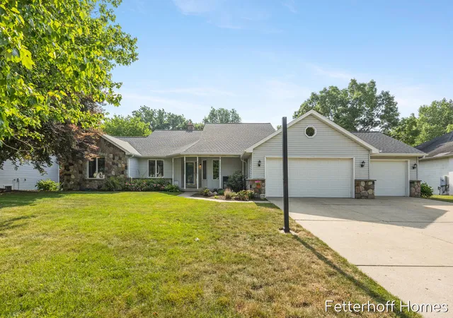 Photo 4 of Single family home for sale at 1900 Cherry Run Dr, Grand Rapids, MI 49504 | MLS# 70547374 | Listing updated on 2026-07-26