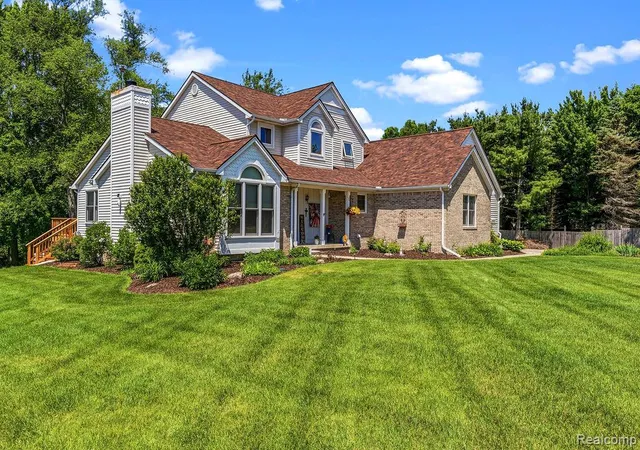 Homes for sale in Hartland, MI | 2867 Iris Ln, Hartland, MI 48353 | MLS# 61002572