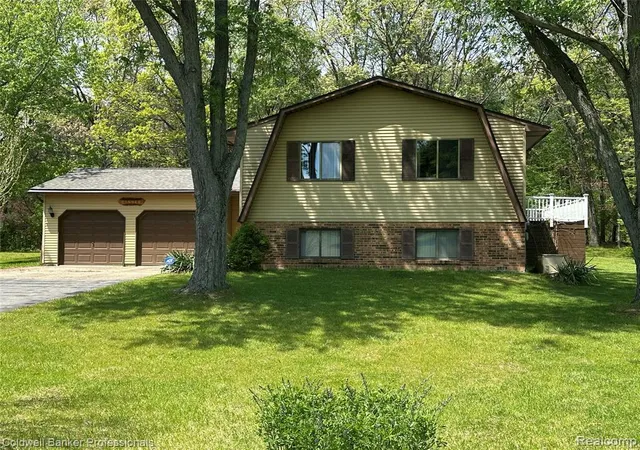 Homes for sale in Lapeer, MI | 5398 Linger Ln, Lapeer, MI 48446 | MLS# 60997041