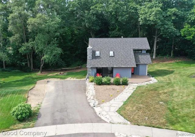 Photo 1 of Sale Pending at 2783 Angelus Cir, Waterford, MI 48329 2503 | MLS# 61013529 | Listing updated on 2026-09-11