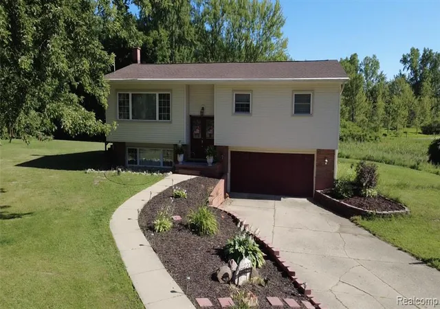 Photo 1 of Single family home for sale at 2201 Maple Grv Rd, Jackson, MI 49201 | MLS# 61009696 | Listing updated on 2026-07-24
