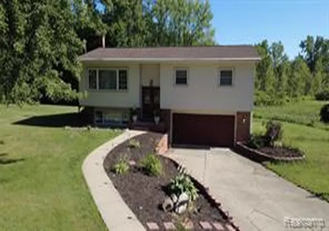 Homes for sale in Jackson, MI | 2201 Maple Grove Rd, Jackson, MI 49201 | MLS# 61009696