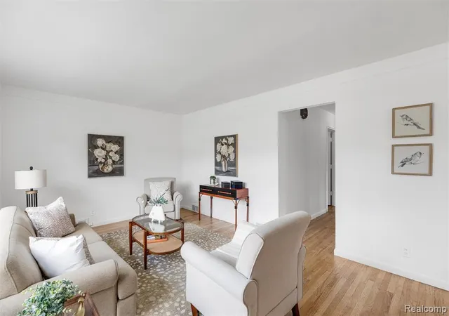 Photo 3 of Sale Pending at 121 W Elmwood Ave, Clawson, MI 48017 1384 | MLS# 61023312 | Listing updated on 2026-09-05