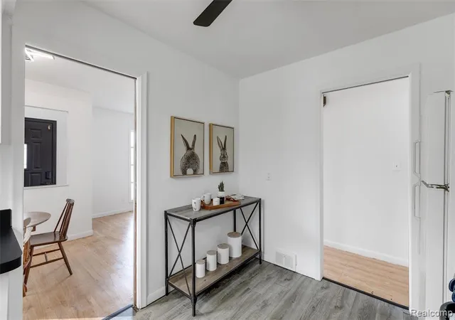 Photo 4 of Sale Pending at 121 W Elmwood Ave, Clawson, MI 48017 1384 | MLS# 61023312 | Listing updated on 2026-09-05