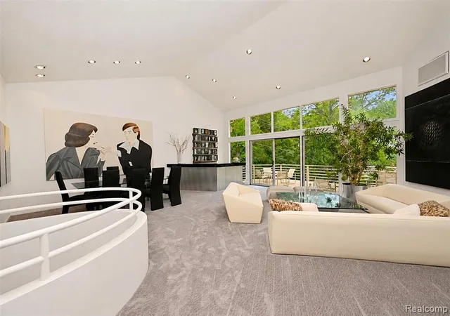 5th image of 6401 Apple Grove Ln, Bloomfield Hills, MI 48301 | MLS# 61022075