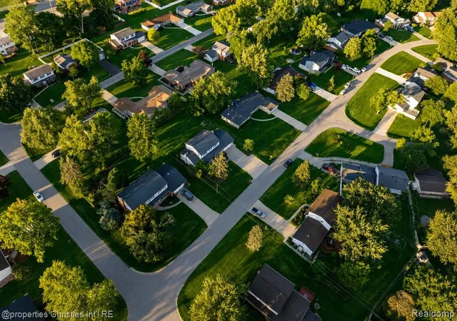 Photo 37 of Sale Pending at 29042 Raleigh Rd, Farmington Hills, MI 48336 1453 | MLS# 61023099 | Listing updated on 2026-09-03