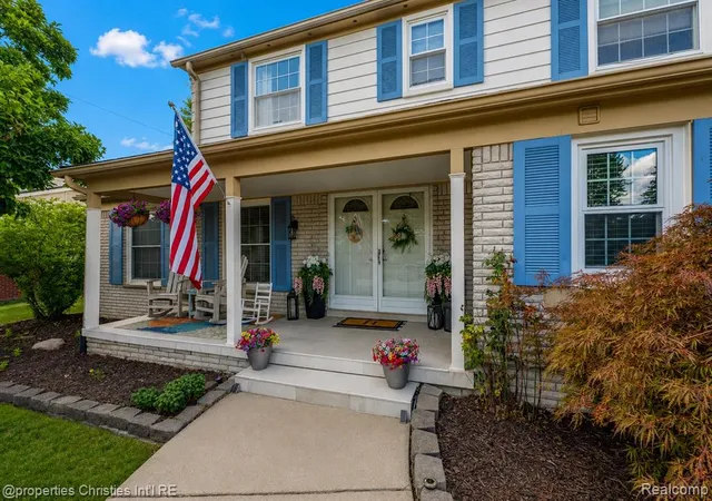 Photo 4 of Sale Pending at 29042 Raleigh Rd, Farmington Hills, MI 48336 1453 | MLS# 61023099 | Listing updated on 2026-09-03