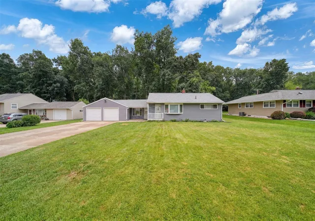 Homes for sale in Jackson, MI | 1511 Strathmoor Ln, Jackson, MI 49203 | MLS# 70544324