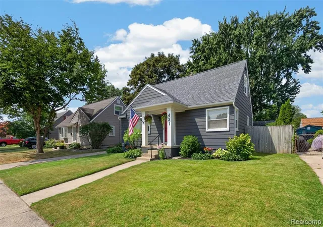 2nd image of 431 N Edgeworth Ave, Royal Oak, MI 48067 | MLS# 61016723