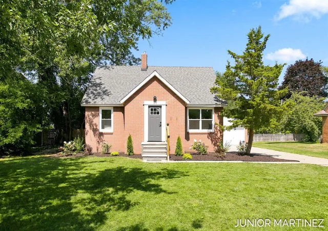 Photo 2 of Single family home for sale at 23 E 35th Street, Holland, MI 49423 | MLS# 70555665 | Listing updated on 2026-08-31
