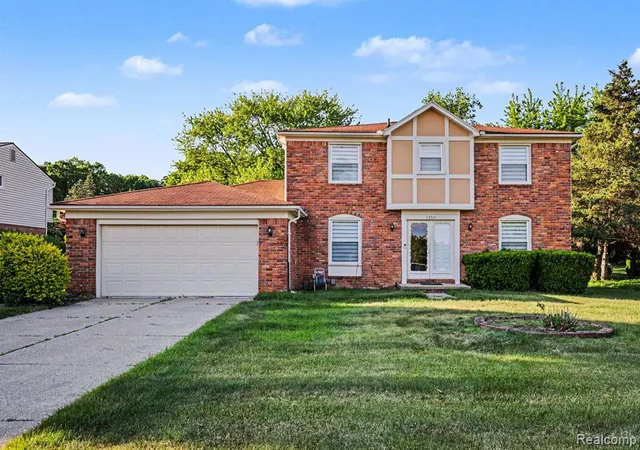 Photo 2 of Single family home for sale at 28945 Nottoway Dr, Farmington Hills, MI 48331 | MLS# 61007552 | Listing updated on 2026-07-07