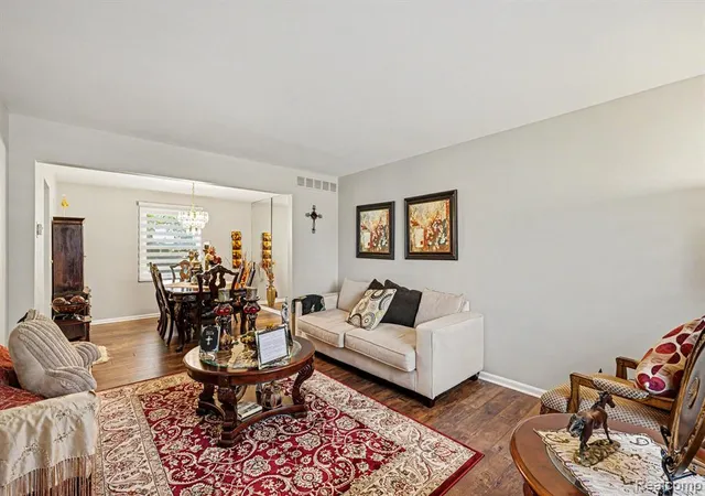Photo 3 of Single family home for sale at 28945 Nottoway Dr, Farmington Hills, MI 48331 | MLS# 61007552 | Listing updated on 2026-07-07