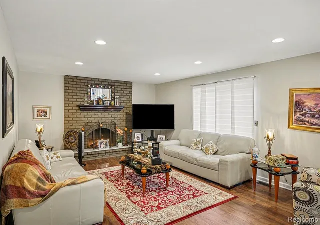 Photo 4 of Single family home for sale at 28945 Nottoway Dr, Farmington Hills, MI 48331 | MLS# 61007552 | Listing updated on 2026-07-07
