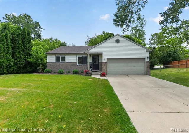 Homes for sale in Farmington, MI | 34377 Colfax Dr, Farmington, MI 48335 | MLS# 61000147