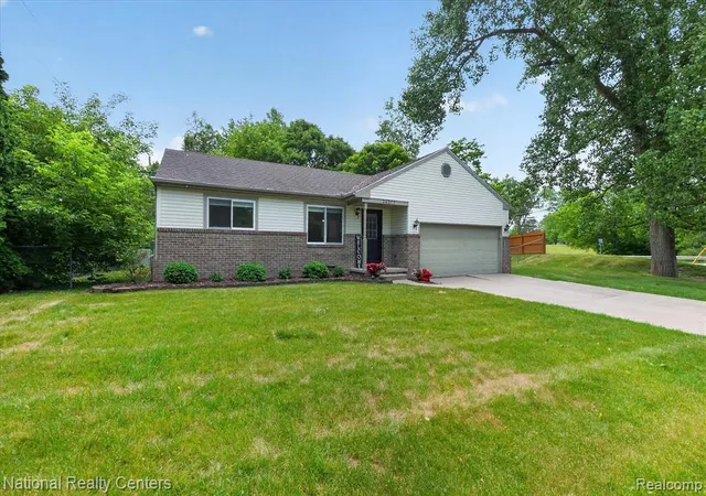 Homes for sale in Farmington, MI | 34377 Colfax Dr, Farmington, MI 48335 | MLS# 61000147