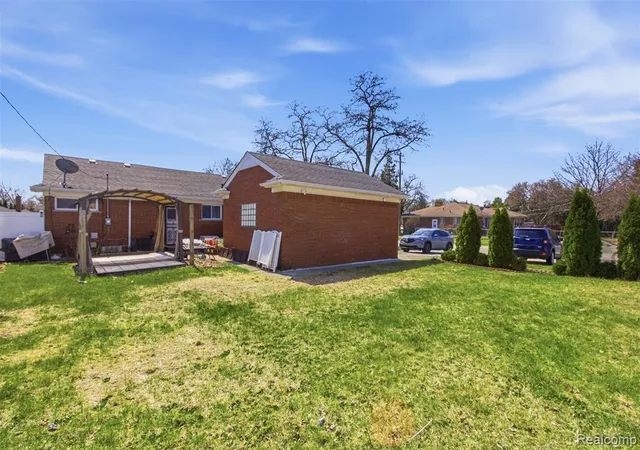Homes for sale in Eastpointe, MI | 17005 Collinson Ave, Eastpointe, MI 48021 | MLS# 60983919
