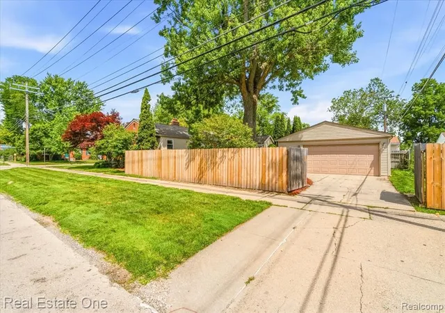 Homes for sale in Livonia, MI | 9900 Brookfield St, Livonia, MI 48150 | MLS# 61006067