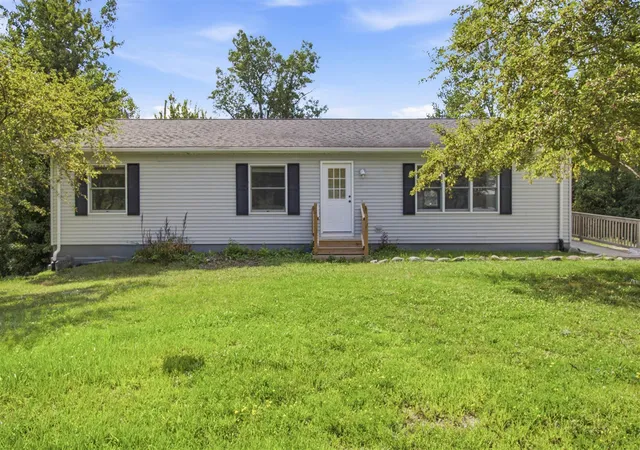 Photo 2 of Sale Pending at 11426 Ravenswood Ln, Holly, MI 48442 | MLS# 70553656 | Listing updated on 2026-09-11