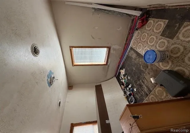 3rd image of 21562 W Davison St, Detroit, MI 48223 | MLS# 60990318